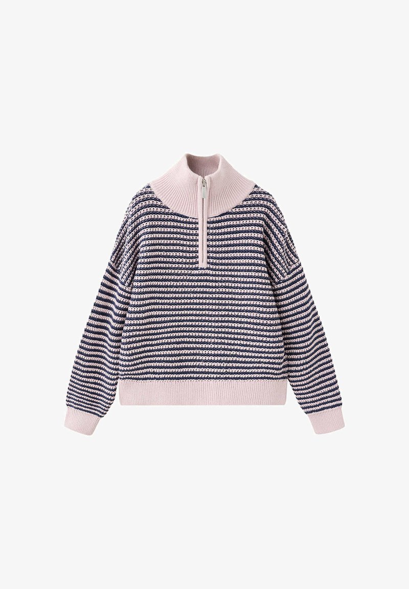 Pull en maille avec des rayures horizontales bleu marine et rose clair, un col montant côtelé et une fermeture éclair frontale à moitié.