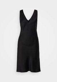 Schwarzes Slipkleid aus glattem Stoff. Verfügt über einen tiefen V-Ausschnitt und ärmelloses Design. Der Rock endet über dem Knie mit einer geraden Silhouette.