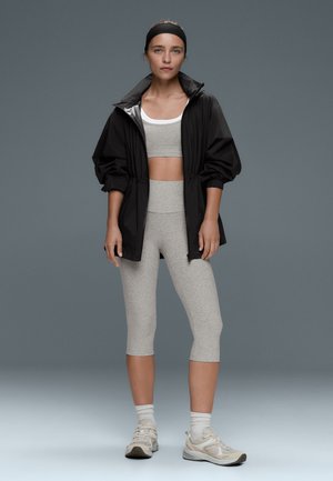 OYSHO, COMFORTLUX 40CM HIGH-RISE MARL CAPRI LEGGINGS - Leggings - Hosen - grey melange