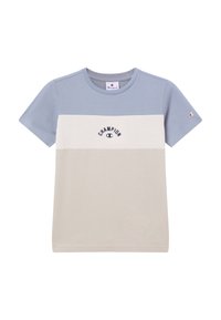 Camiseta de manga corta con bloques de color en azul, blanco y beige, logo "Champion" en el pecho y la manga.