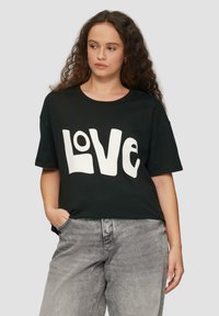 QS - T-shirt z nadrukiem