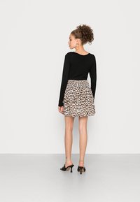 ONLY ONLANN STAR LAYERED SMOCK SKIRT - Saia evasé - brown/multi coloured