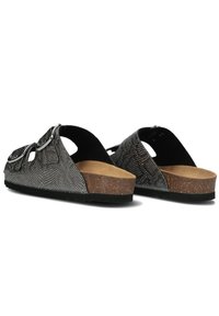 Zwarte gestructureerde teenschoenen met twee verstelbare banden en metallic accenten, kurken voetbed en rubberen zool. Ontwerp met open achterkant voor ademend vermogen.