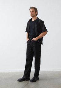 Zign LEATHER - Gležnjarji z vezalkami - black