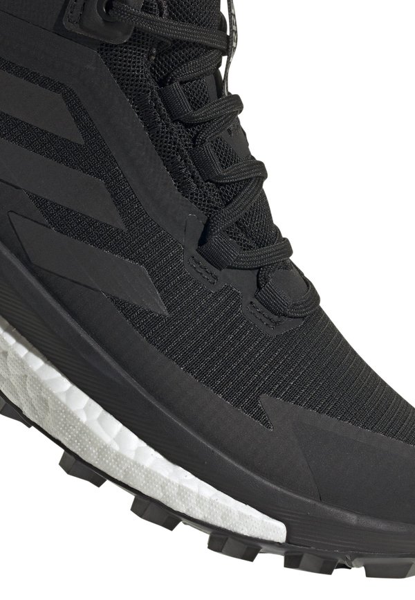 FREE - Hiking shoes2