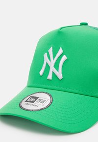 New Era TONAL TRUCKER UNISEX - Casquette - green