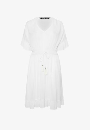 Vestito bianco al ginocchio con scollatura a V, maniche corte, vita aderente con coulisse e dettagli con nappine, e orlo arricciato.