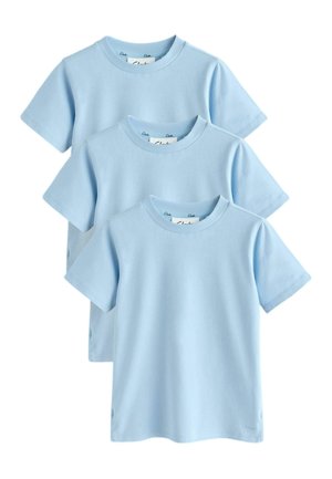 Drei einfarbige hellblaue T-Shirts mit kurzen Ärmeln und Rundhalsausschnitt, vertikal gestapelt auf weißem Hintergrund.