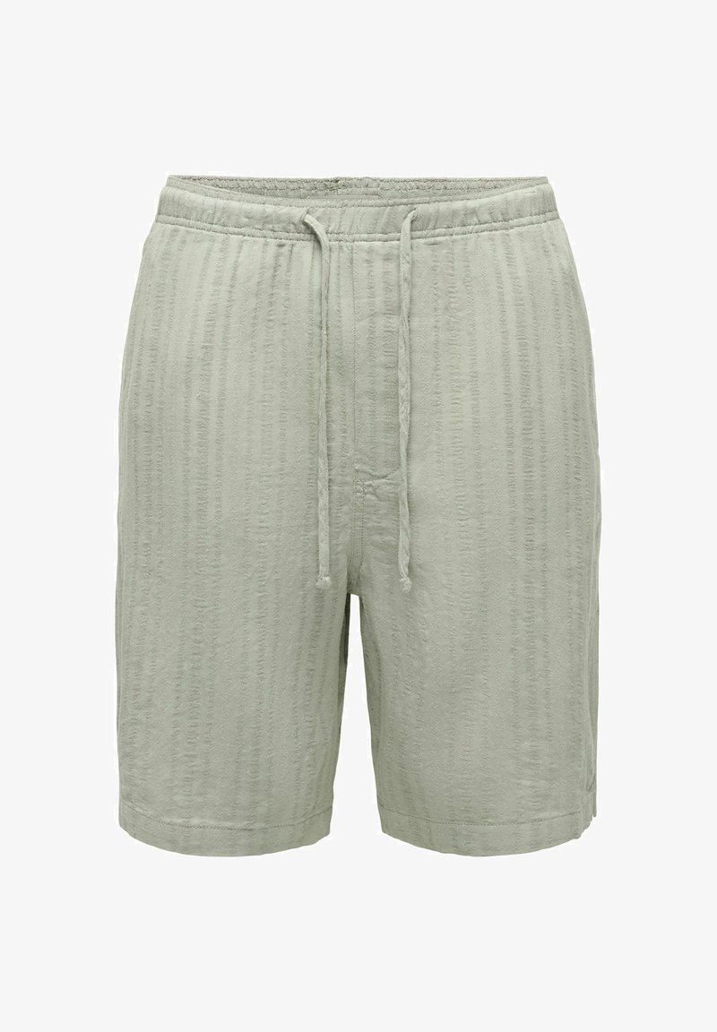Shorts en tissu texturé gris clair avec taille élastique et cordon de serrage, longueur genou, style décontracté.