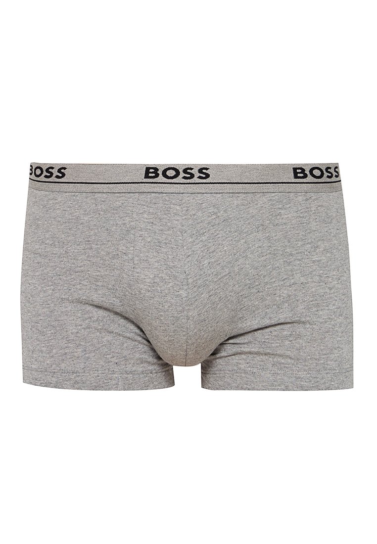 Boxers gris en tissu doux, avec une ceinture élastique noire portant la marque "BOSS". Le design est ajusté avec une jambe courte.