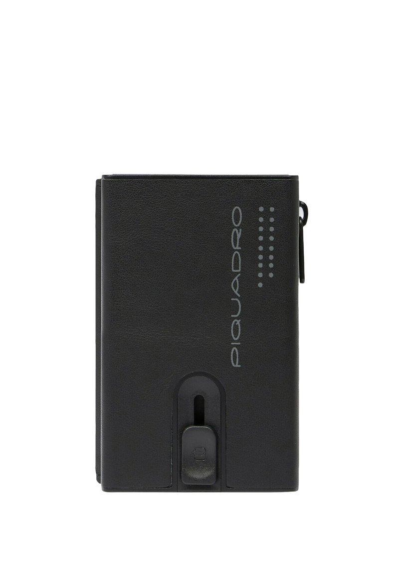 Zwart leren portemonnee met een strak rechthoekig ontwerp, gegraveerd logo en een centraal schuifsysteem. Gestructureerd oppervlak met minimale details.