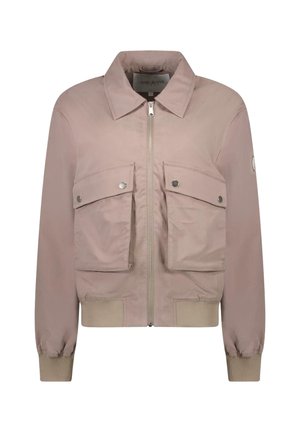 Lichtroze bomberjack met een ritssluiting aan de voorkant, twee grote borstzakken, geribbelde manchetten en een effen textuur. Heeft een logo op de mouw.