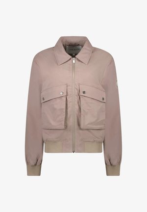 Lichtroze bomberjack met een ritssluiting aan de voorkant, twee grote borstzakken, geribbelde manchetten en een effen textuur. Heeft een logo op de mouw.