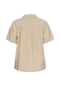 Blouse beige à manches courtes avec un empiècement dos froncé et un petit col, vue de dos.