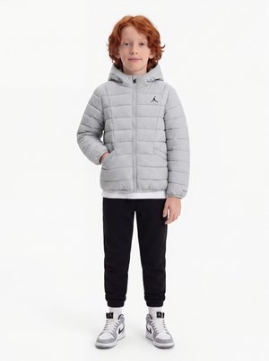 Jordan MIDWEIGHT ACTIVE PUFFER - Χειμωνιάτικο μπουφάν - light smoke gray