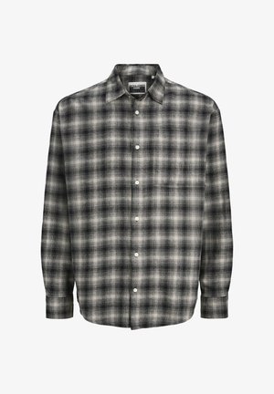 Chemise à carreaux noir et blanc en tissu doux, avec un col pointu, une fermeture à boutons sur le devant et des manches longues.