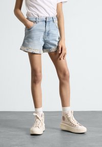 Levi's® - BLOCK MOM SHORT - Short en jean - light blue denim Image miniature 1
