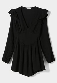 Schwarzes Langarmkleid aus strukturiertem Stoff, mit V-Ausschnitt und Rüschendetails an den Schultern, ausgestattet mit einem fließenden Rock und einem taillierten Oberteil.