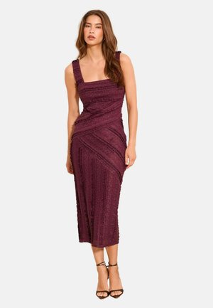 Lipsy, SQUARE NECK TECTURED LACE BODYCON MIDI DRESS - Cocktailkleid/festliches Kleid - wine