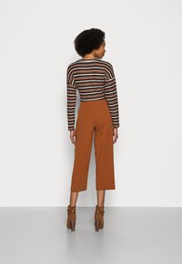TOM TAILOR DENIM EASY CREPE CULOTTE - Calças - amber brown