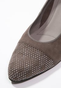 ara Pumps - brown