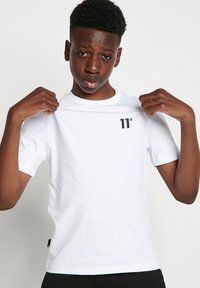 11 DEGREES CORE - Camiseta básica - white