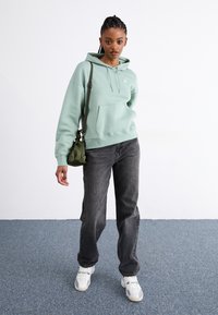 Thumbnail Image 3
