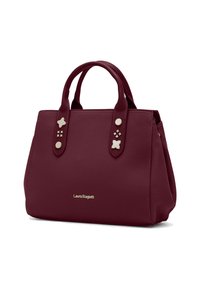 Borsa a mano in pelle bordeaux con due manici superiori, decorata con dettagli in metallo e logo in rilievo. Forma compatta con finitura testurizzata.
