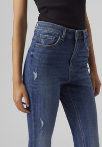 Vero Moda Vaqueros pitillo - dark-blue denim