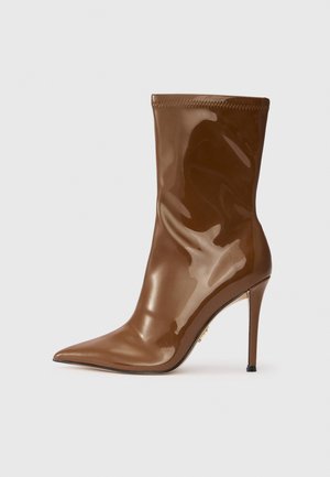 Enkellaarsjes met hoge hak - caramel
