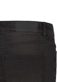 Zwarte denim jeans met een leren label met "NOISY MAY" op de taille. De stof is gestructureerd met een standaard vijf-pocket ontwerp.