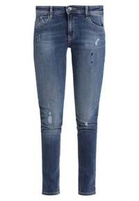 Džínové kalhoty v tmavě modré barvě s vybledlým povrchem. Obsahují různé opotřebené detaily, pět kapes a stříbrné kování na pásku.