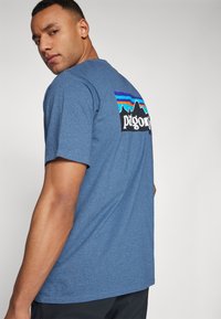 Patagonia LOGO - Tricou cu imprimeu - utility blue