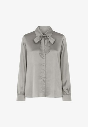 Blusa di raso grigia con fiocco al colletto, maniche lunghe, apertura con bottoni e polsini arricciati. Tessuto morbido e vestibilità sartoriale.