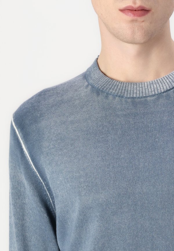 K LARENCE B - Jumper3