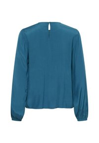 Een teal blouse met lange mouwen, een ronde halslijn, een opening met sleutelgat aan de achterkant en elastische manchetten. Glad textuur en een ontspannen pasvorm.