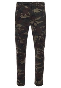 Unausgewählt, Nathan Camo