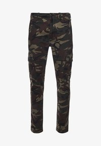 Unausgewählt, Nathan Camo