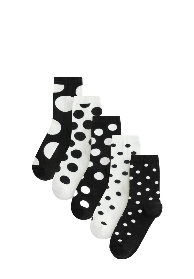 Trzy pary skarpetek w czerni i bieli z różnymi wzorami w kropki. Materiały są miękkie i elastyczne, zaprojektowane z myślą o komforcie.