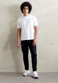 EA7 Emporio Armani NATURAL VENTUS TEE  - T-skjorte til trening - white