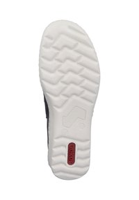 Die Schuhsohle besteht aus weißem Gummi und weist ein strukturiertes Zickzack-Muster für besseren Halt auf. Enthält ein rotes "rieker"-Logo an der Ferse.