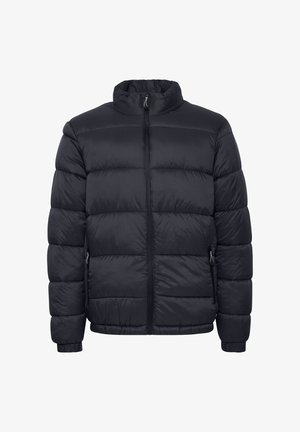 Mustmust musträtik, millel on kõrge krae, esitõmblus ja kaks külgetaskut. Tikandiga disain, millel on sile ja läikiv tekstuur.