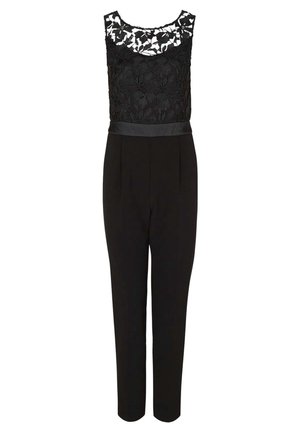 Combinaison noire sans manches avec corsage floral en dentelle, ceinture en satin et pantalon droit sur fond blanc.
