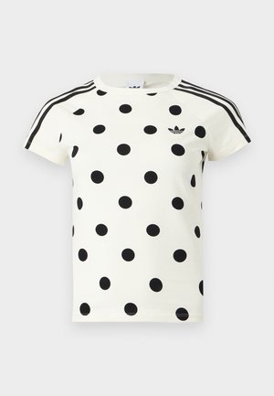 Weißes T-Shirt mit kurzen Ärmeln und schwarzen Punkten, Adidas-Logo auf der Brust und drei schwarzen Streifen entlang der Schultern und Ärmel.