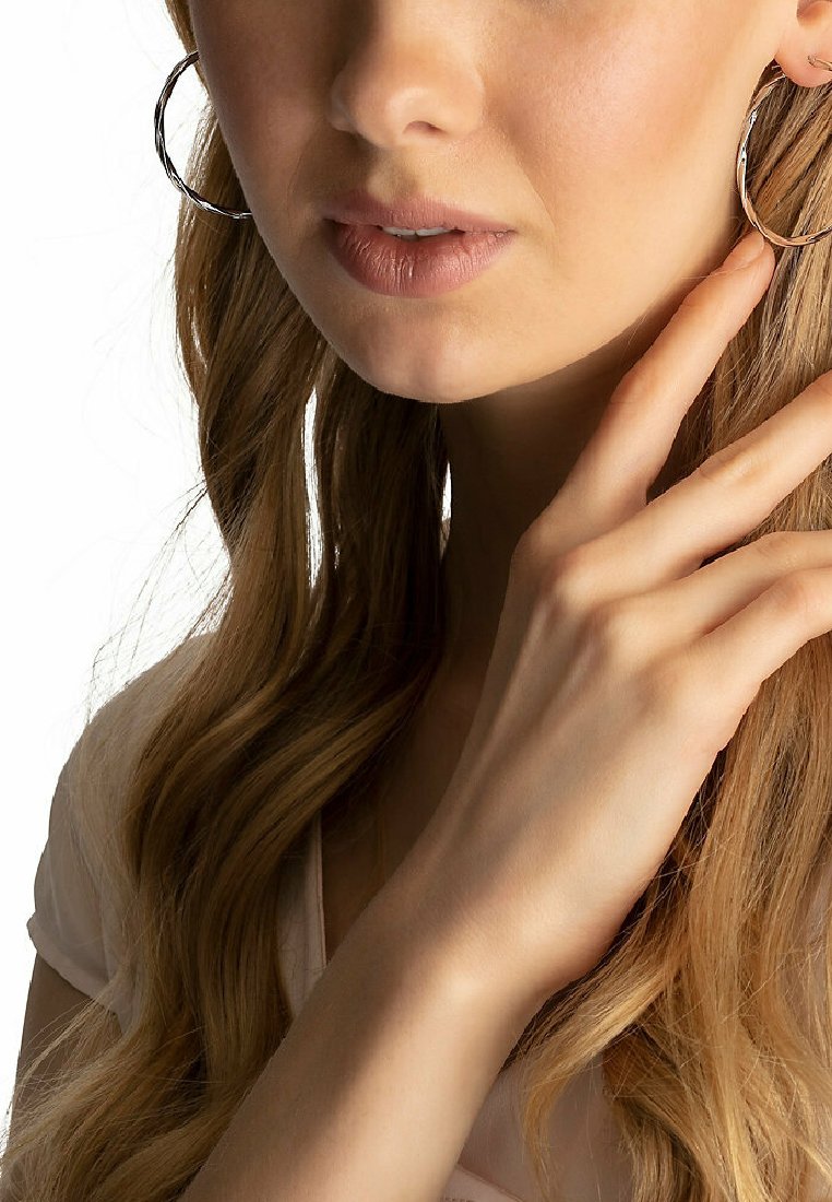 FAVS Örhänge - silberfarben