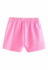 Shorts en coton rose avec une taille élastique, présentant une texture lisse et sans motifs ni éléments matériels visibles. Design simple et coupe classique.