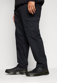 Jack & Jones JPSTBILL JJCLEAN TAPERED - Pantalon cargo - black