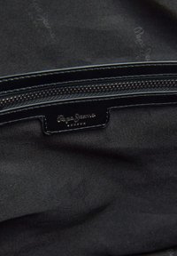 Pepe Jeans Rankinė - black