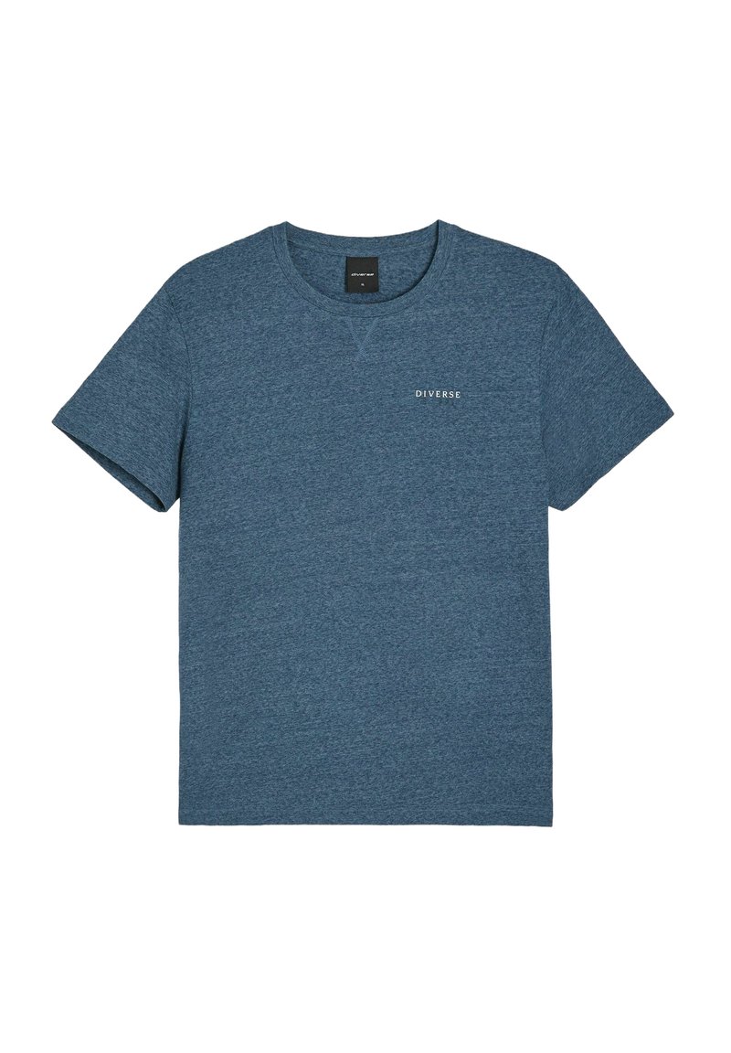 Granatowa koszulka z okrągłym dekoltem wykonana z teksturowanej tkaniny. Posiada małe, białe logo "Diverse" na lewej części klatki piersiowej. Krótkie rękawy.