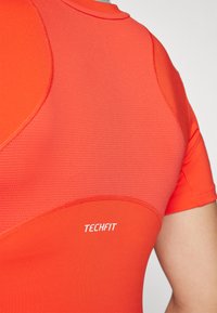adidas Performance TECHFIT - Sportfelső - bright red